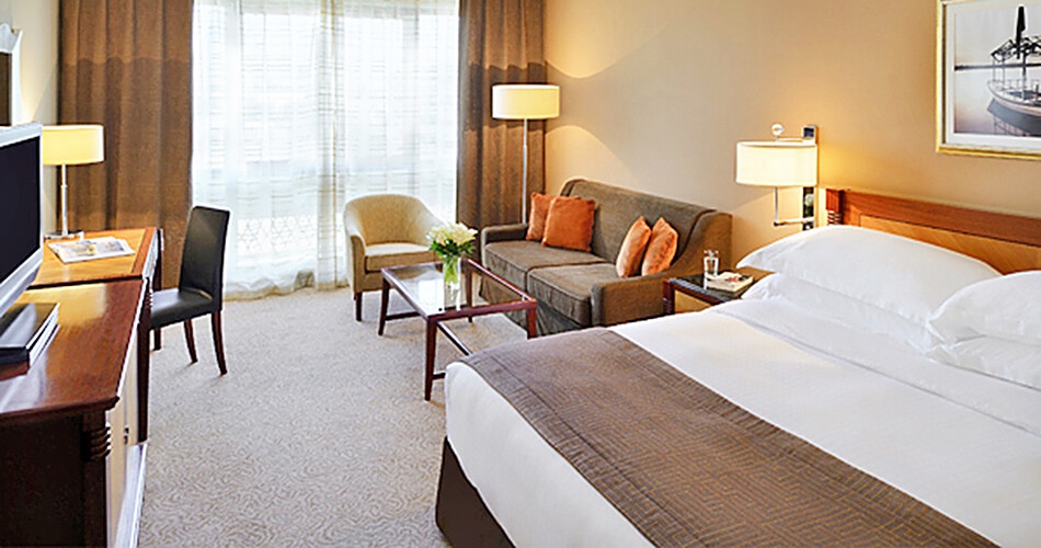 Hotel Mövenpick Hotel & Apartments Bur Dubai (Léto 2018) • Dubaj