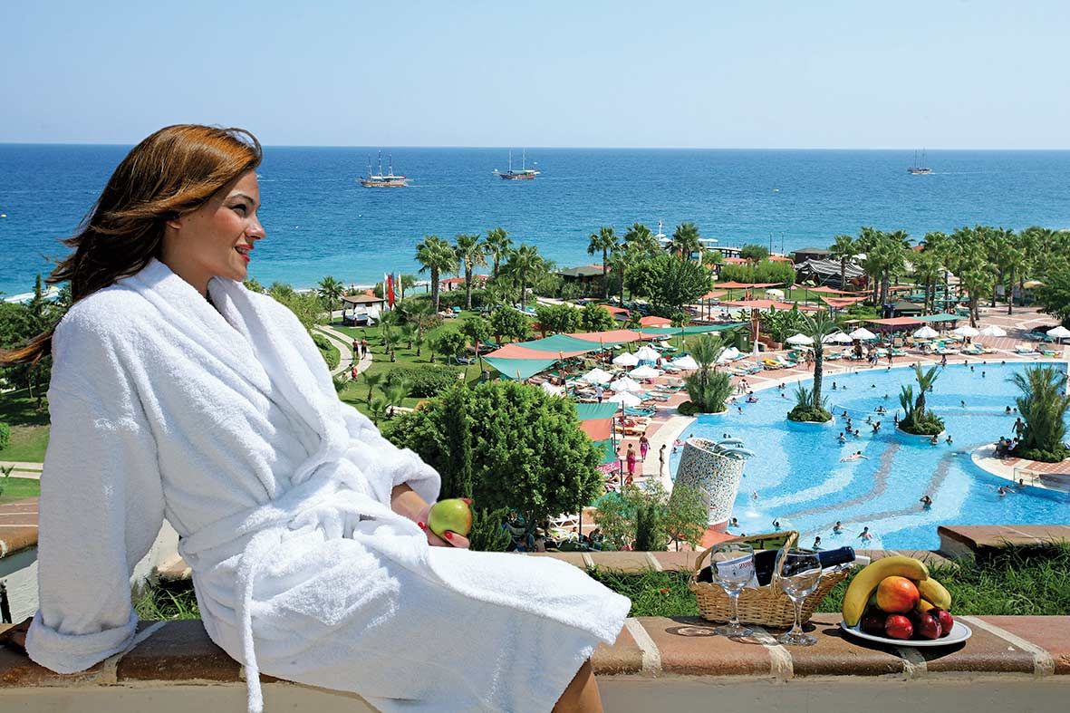 Pohled na bazén a moře