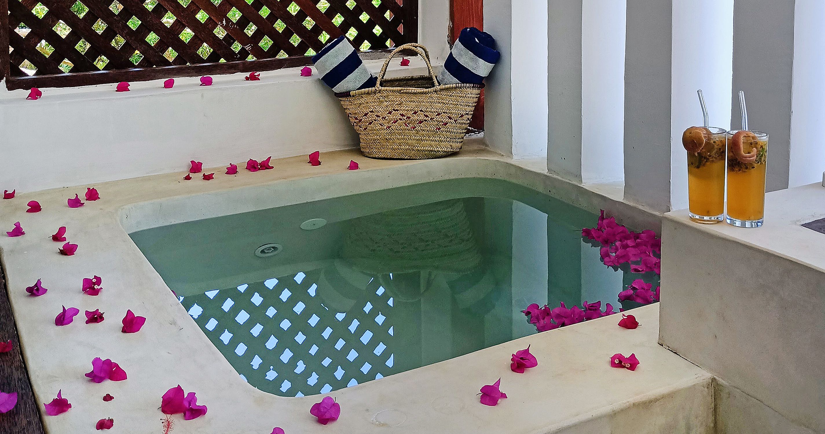 Vířivka hotelového pokoje Jacuzzi Junior Suite