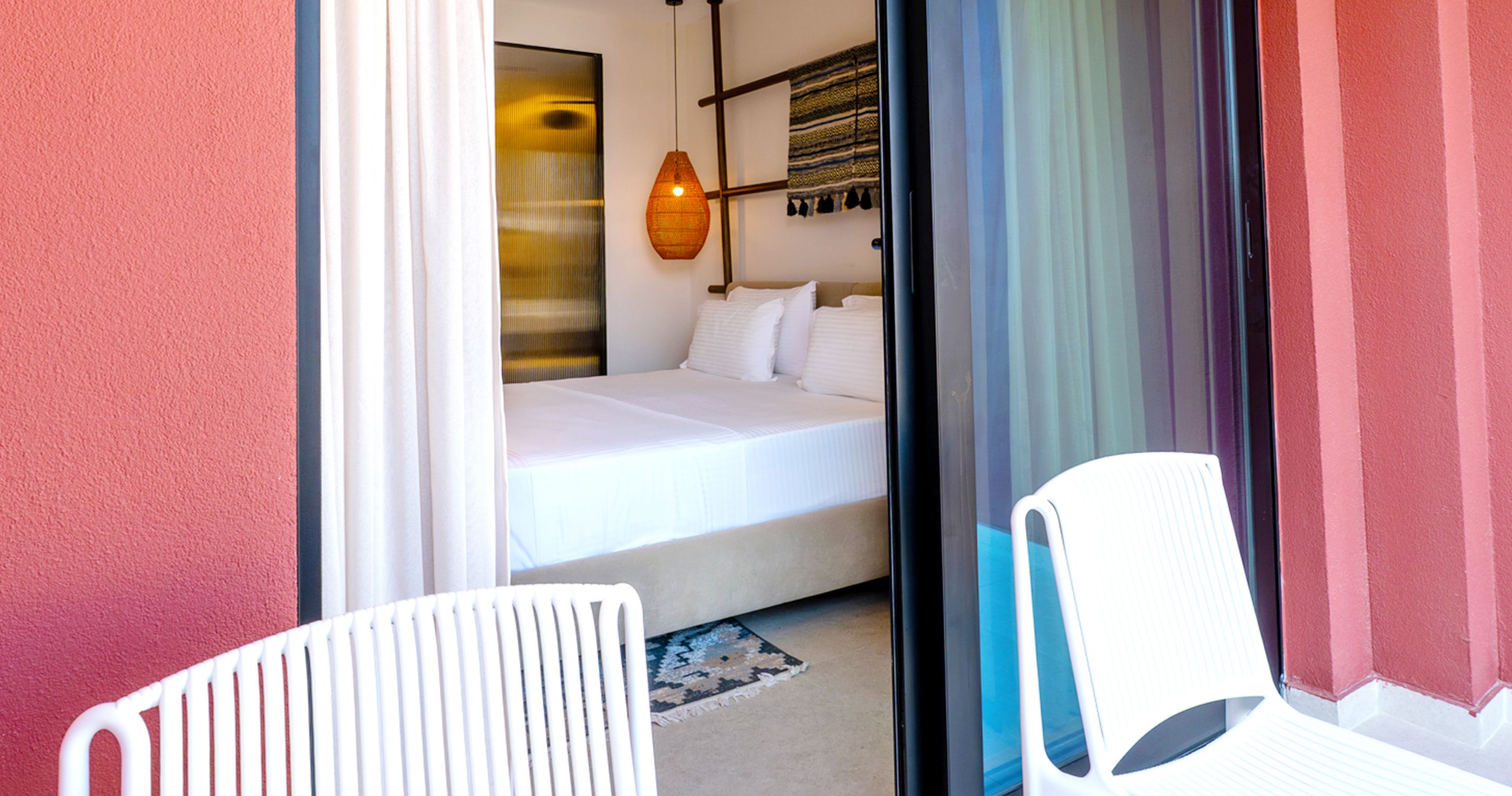 Balkon hotelového pokoje