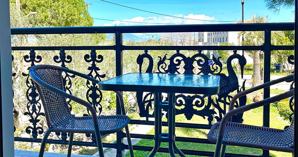 Balkon hotelového pokoje