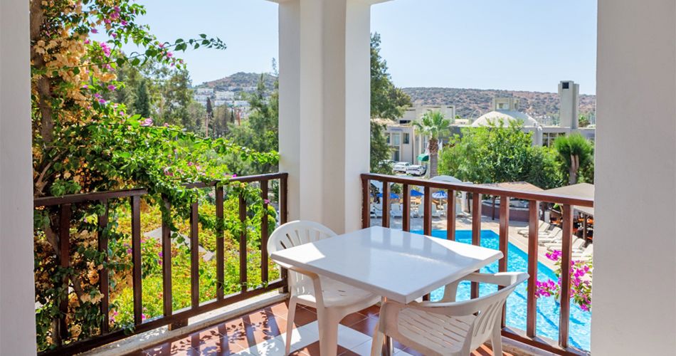 Balkon hotelového pokoje