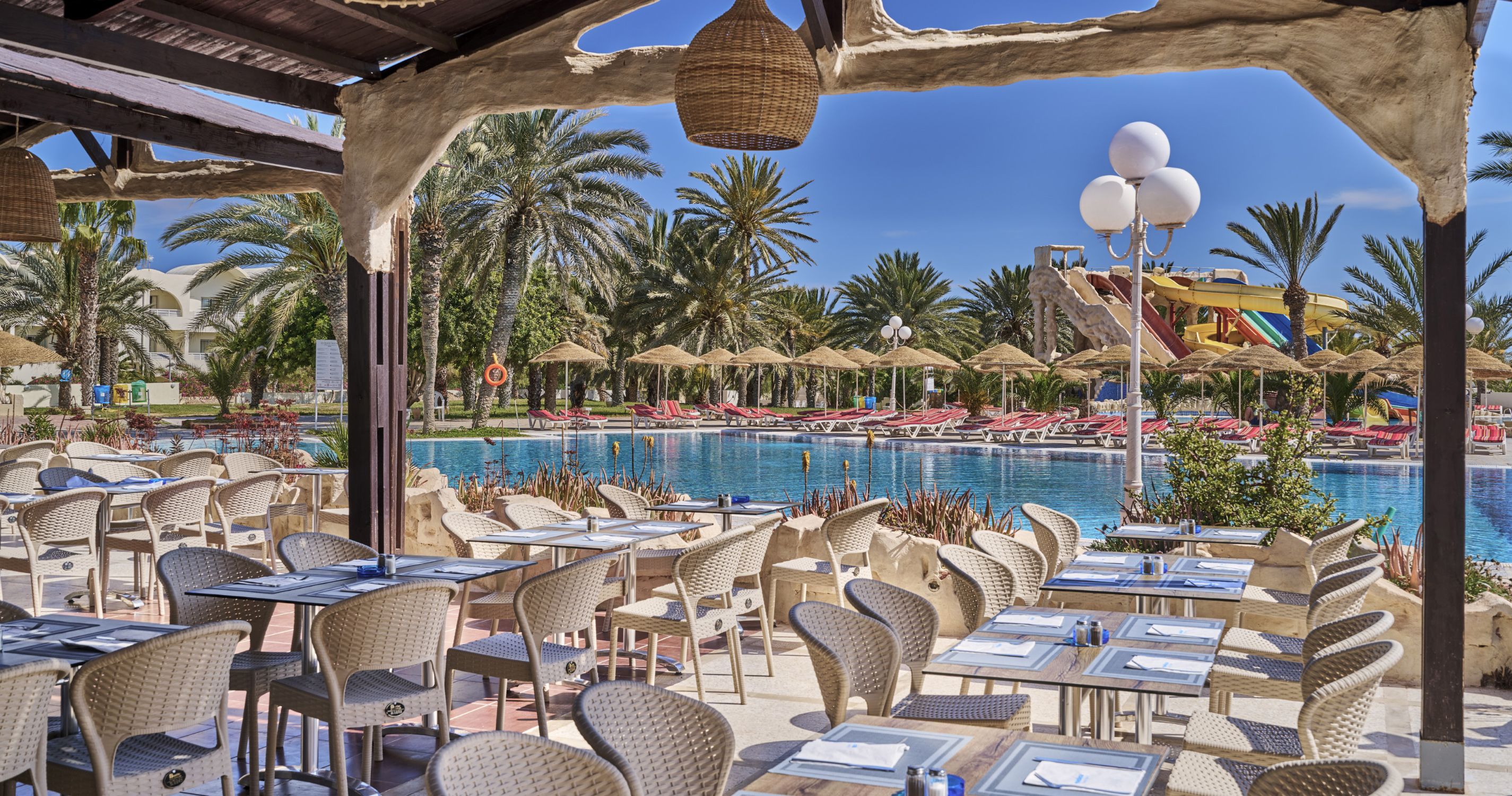 Hotel Les Quatre Saisons & Aquapark By Medina Hotels 9