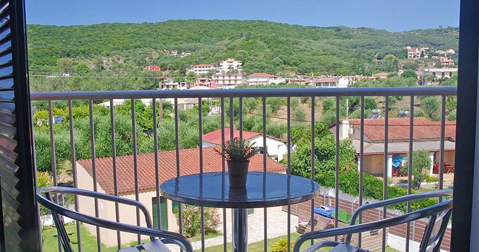 Balkon hotelového pokoje