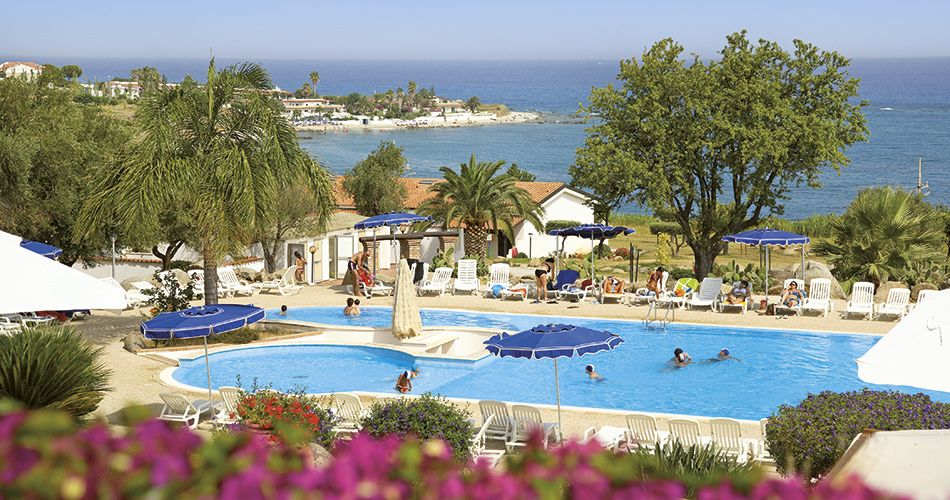 Pohled na bazén a moře