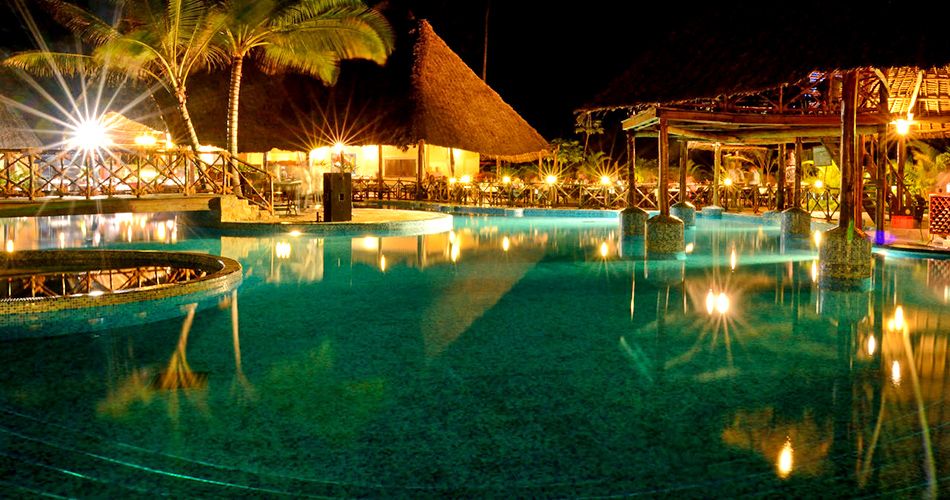 Noční pohled na bazén