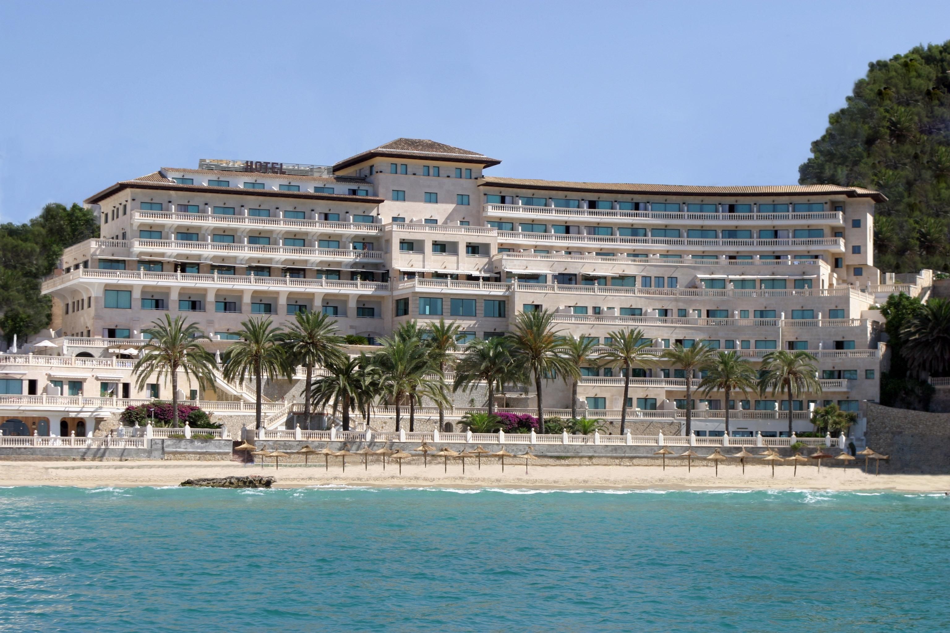 Hotel a pláž