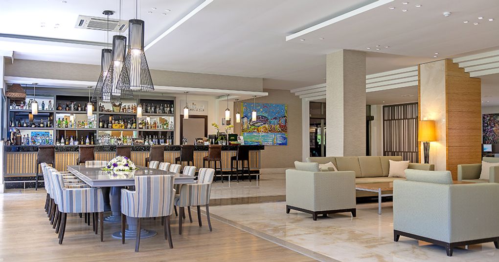 Bar v recepční hale