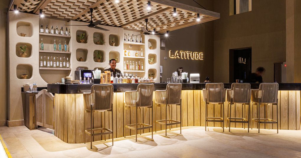 Latitude bar