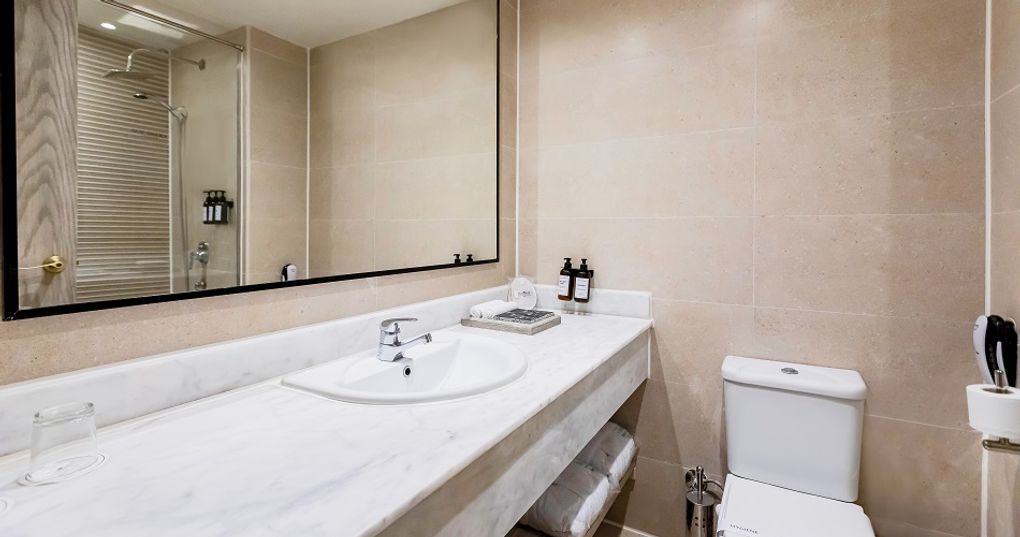 Łazienka w pokoju deluxe