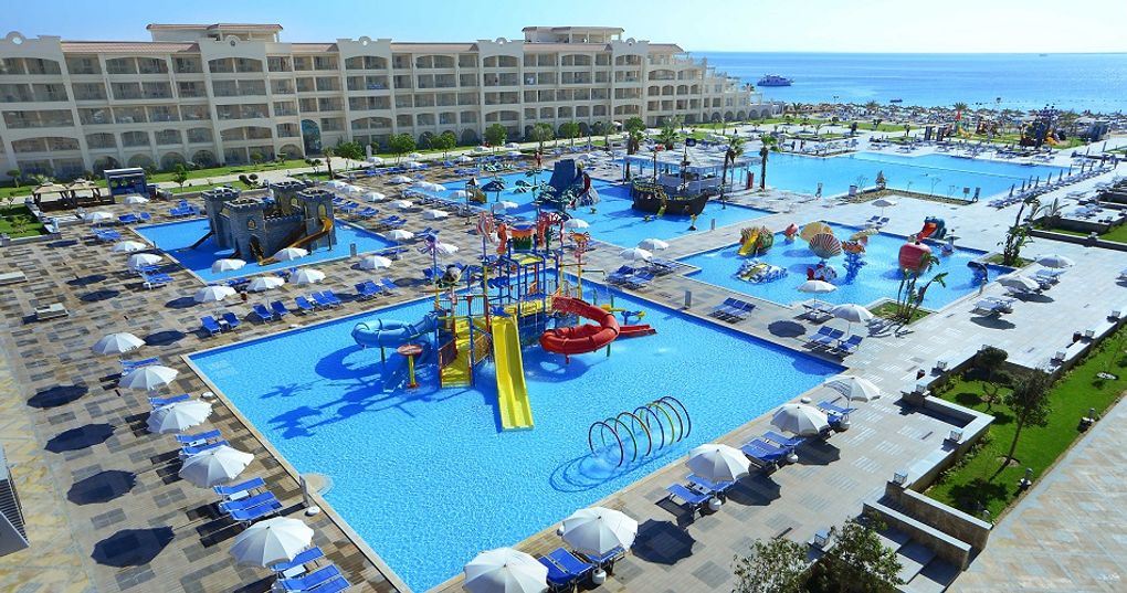 Albatros White Beach Resort