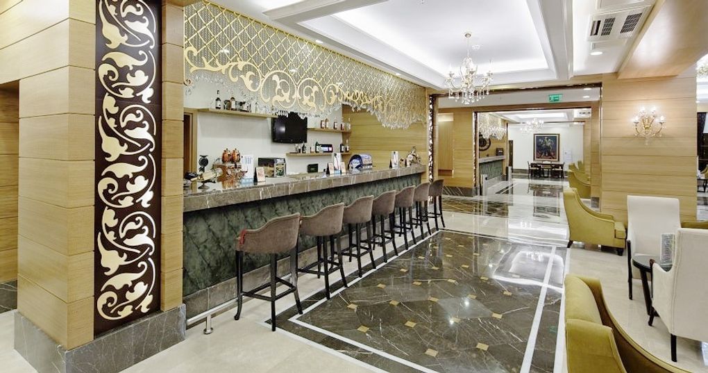 Lobby bar