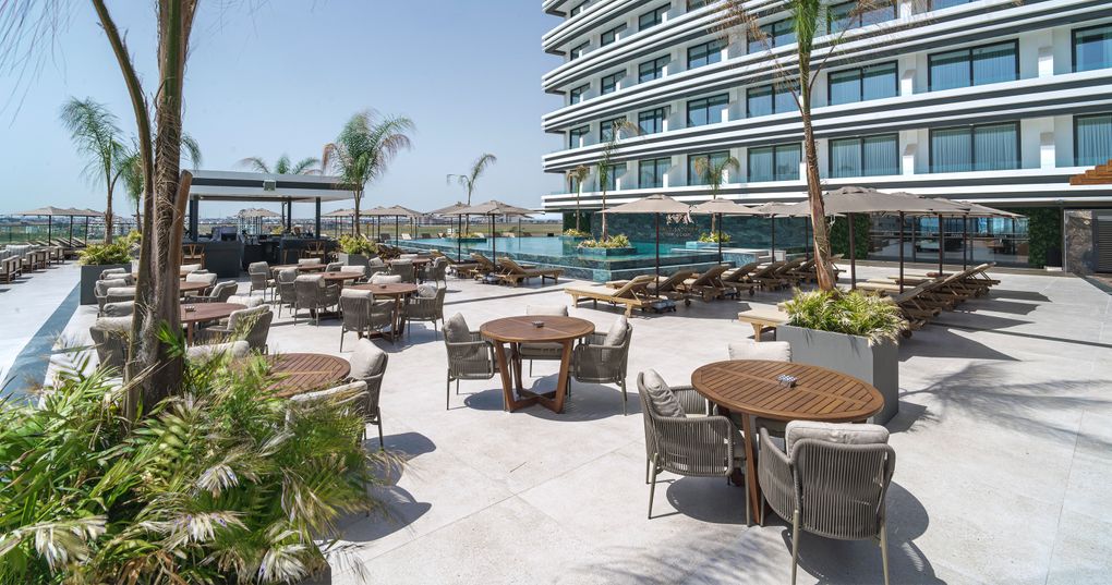 Bar przy basenie dla dorosłych 18+