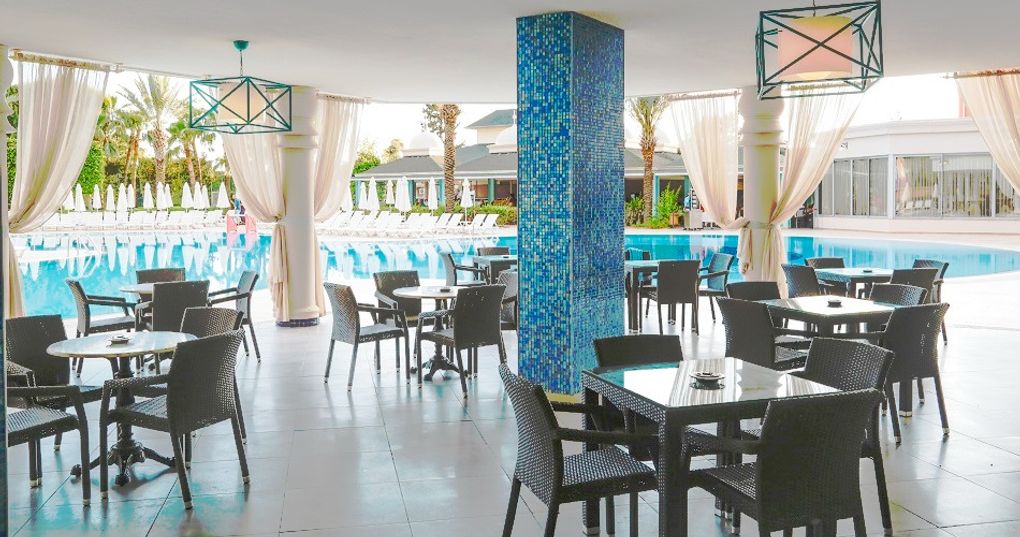 Restauracja przy basenie