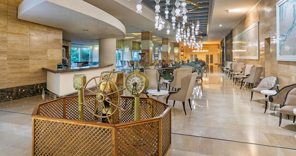 Bar w lobby
