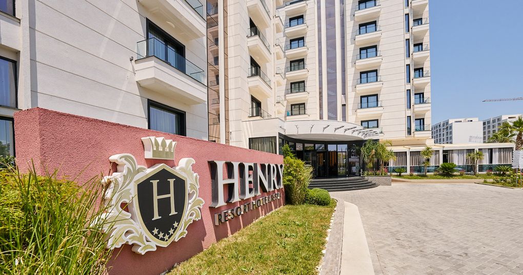 Henry Resort & Spa