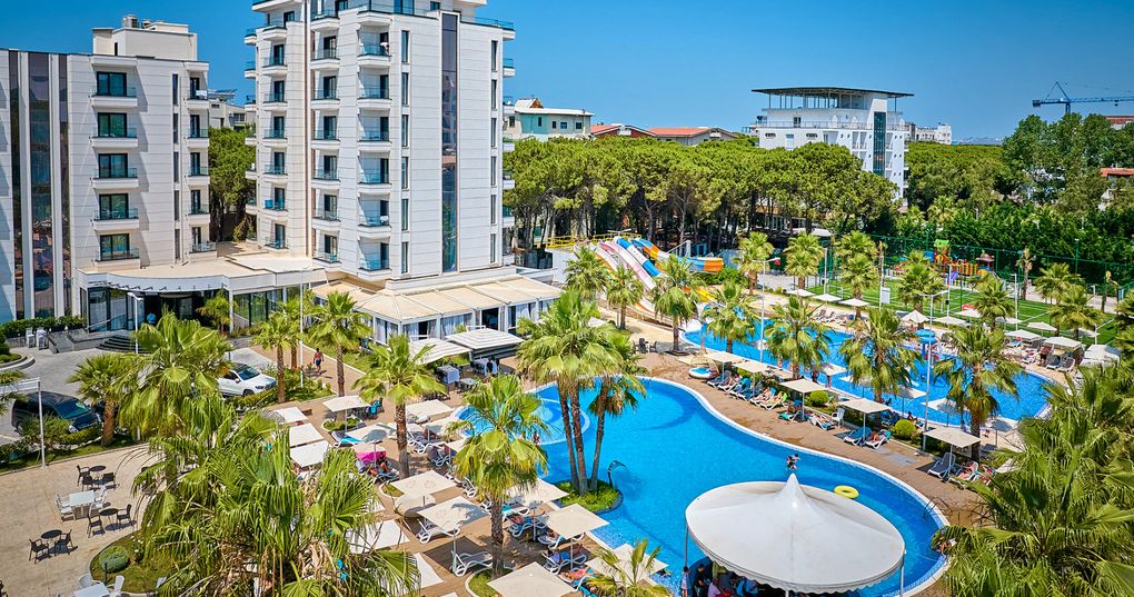 Henry Resort & Spa