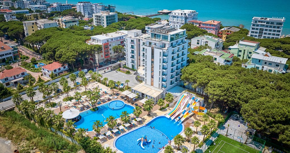 Henry Resort & Spa