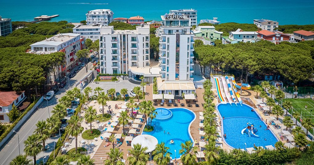 Henry Resort & Spa