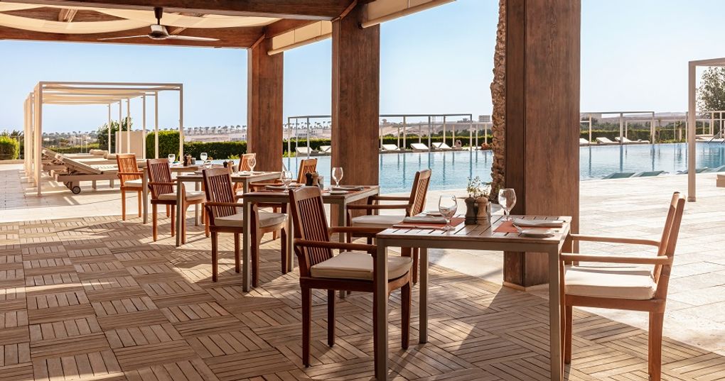 Restauracja przy basenie