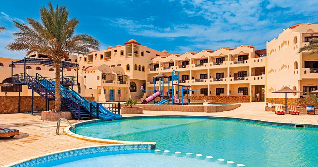 Basen ze zjeżdżalniami