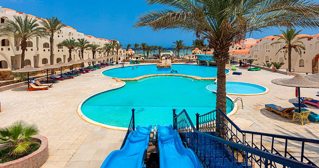 Basen ze zjeżdżalniami