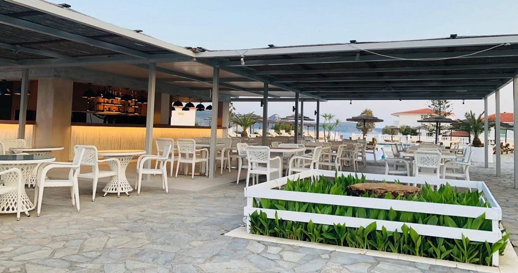 Pool bar