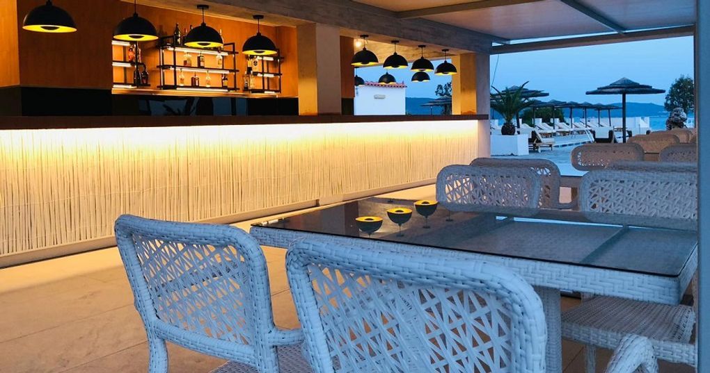 Pool bar