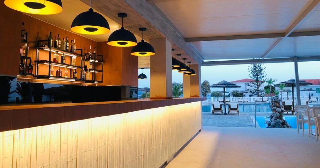Pool bar