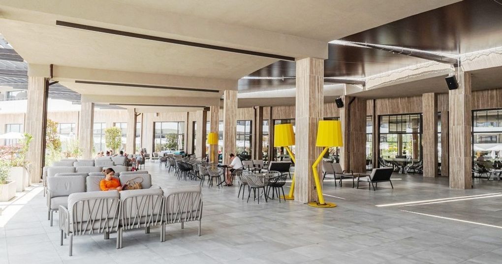 Lobby bar
