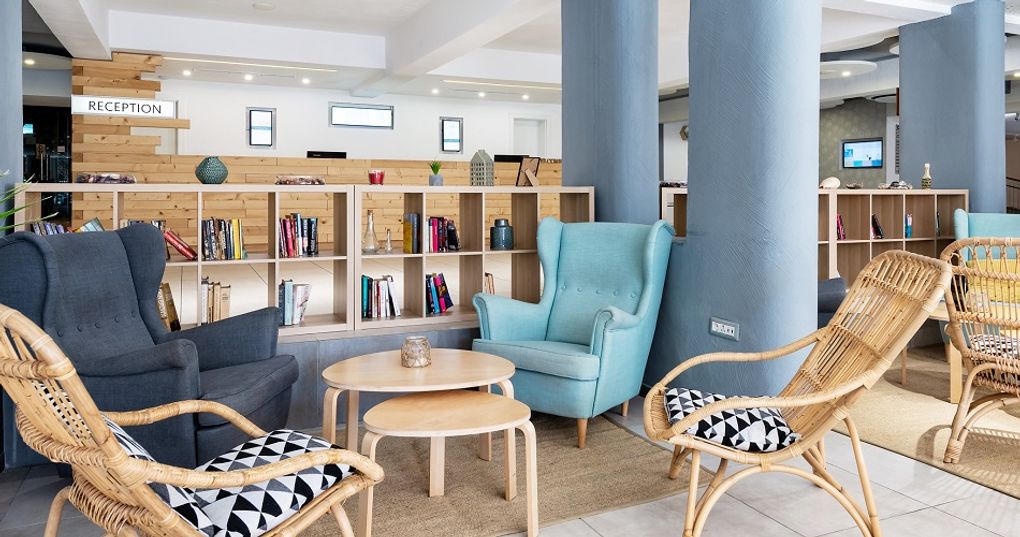 Lobby bar