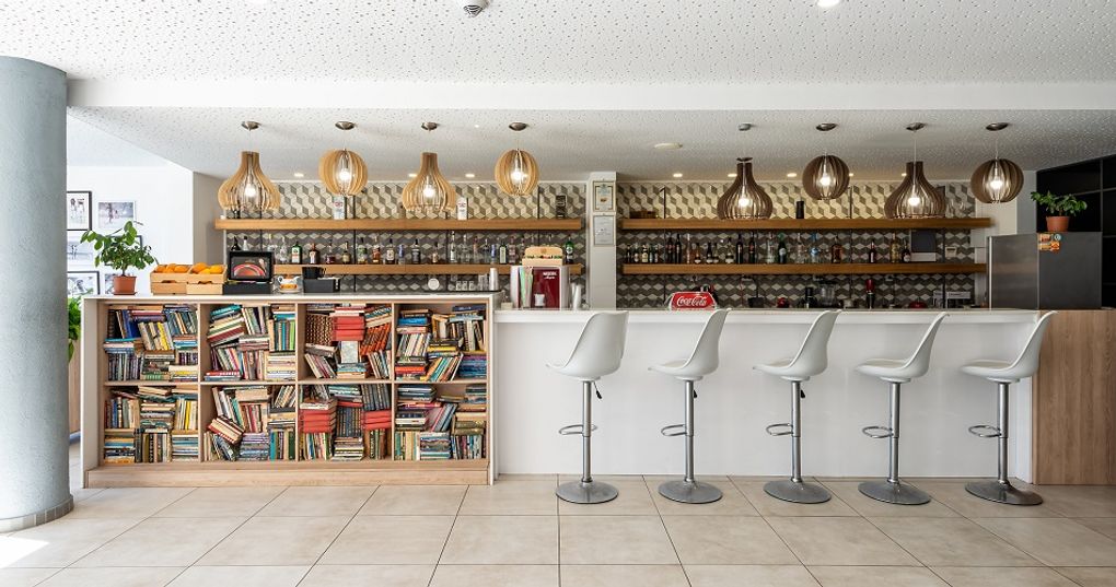 Lobby bar
