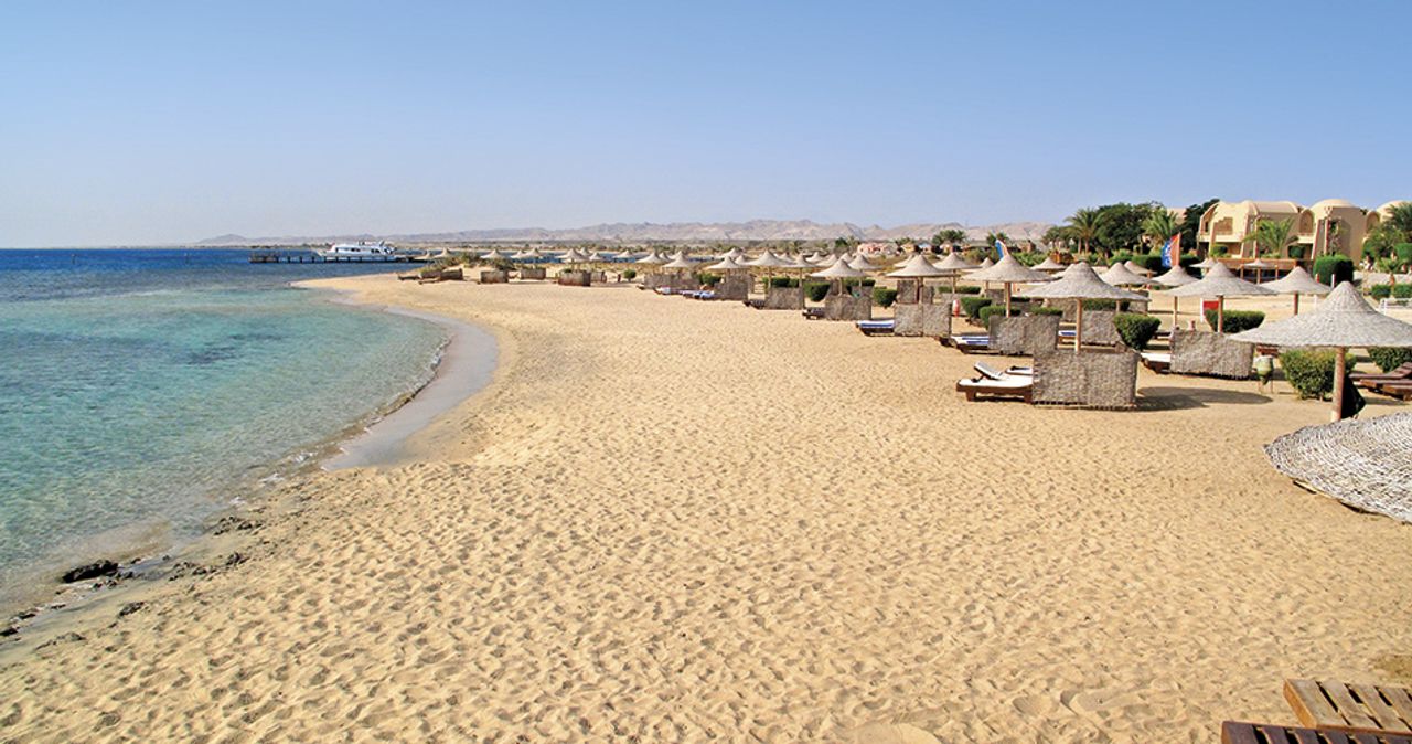 Shams Alam Beach Resort – písečná pláž u Wadi El Gemal