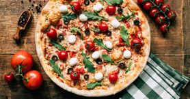 Nejznámějším jídlem pocházejícím z Itálie je pizza
