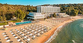 Hotel Palace Sunny Day