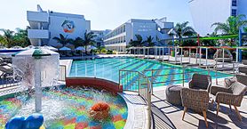 Hotel Nicholas Color