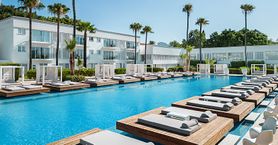 Hotel So White