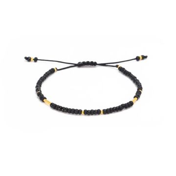 Náramek z černých a zlatých korálků