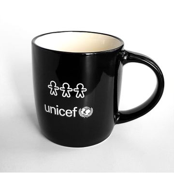 Černý hrnek UNICEF