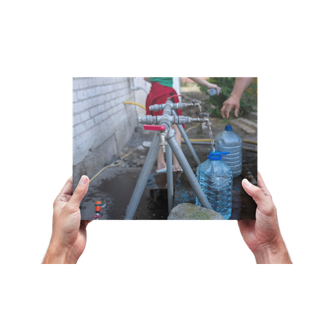 Pitná voda a mýdla pro 3 děti