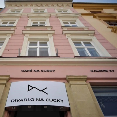 Galerie XY v Olomouci - budova Divadla na cucky, kde galerie sídlí