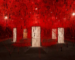 Chiharu Shiota: Neklidná duše, photo Masanobu Nishino