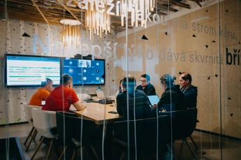 ZASEDAČKA BŘÍZA, GATE