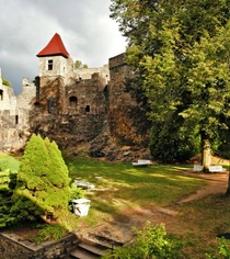 Zřícenina hradu a zámek Klenová