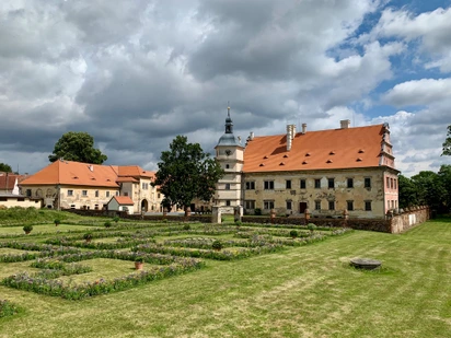 Zámek Červené Poříčí