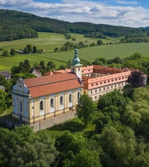 Zámek Konojedy a Kostel Nanebevzetí Panny Marie