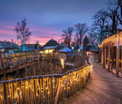 Vánočně nasvícená Zoo Hluboká nad Vltavou