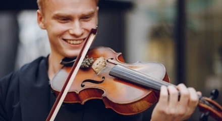 Guy with violon